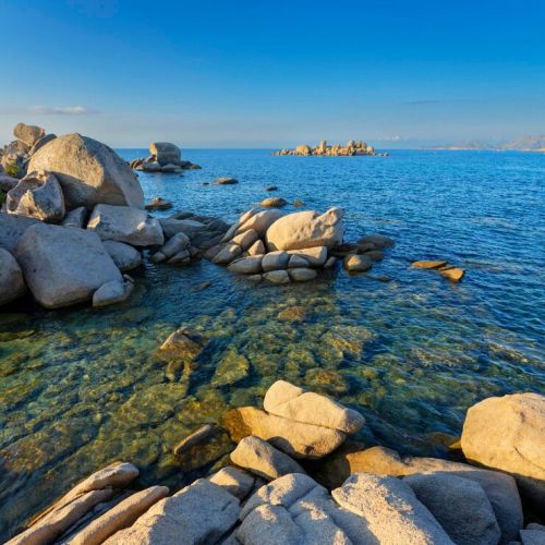 Imagen del mar y las rocas